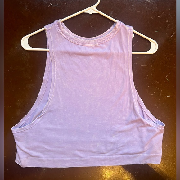 Avocado Crop Top Womens size Medium Light Purple Athletic Sleeveless Muscle Tank - Picture 1 of 2